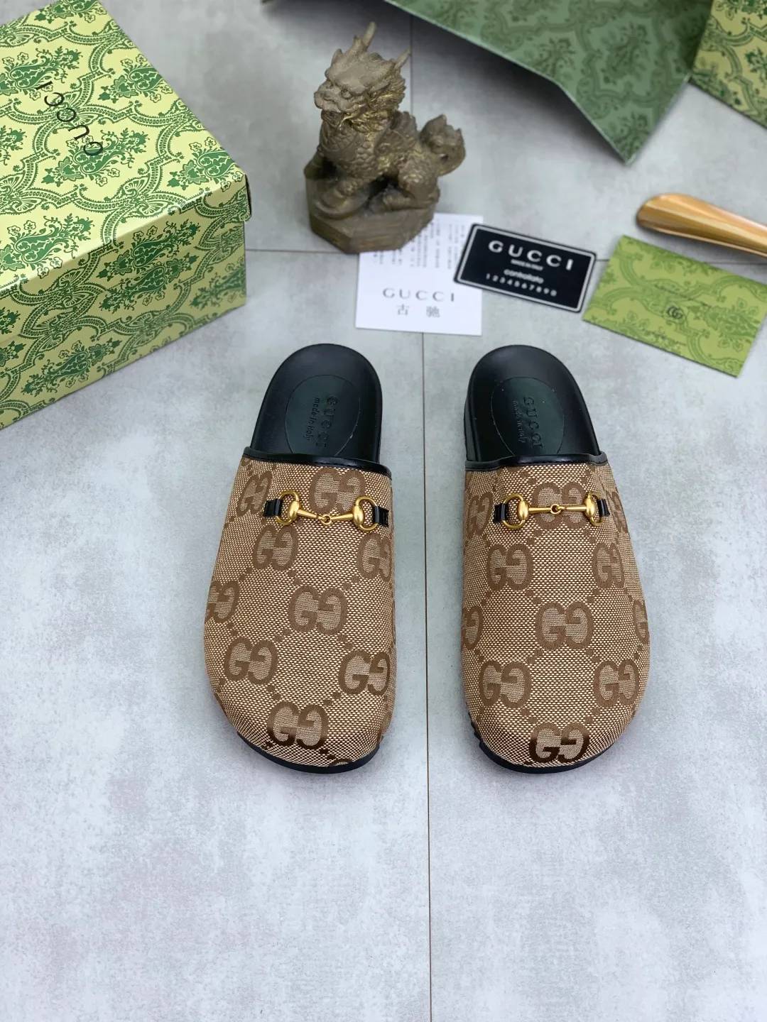 Men's shoes💰P340 💰[New model] Gucci half-drag business leather shoes hot selection (Gucci) official website latest Gucci half-drag business leather shoes, hot style 💥The version is simple and elegant, exclusive for trendy men. Unique official website latest brand original double G Embossed elements 👑 Original Gucci decoration, fashionable and elegant, original calfskin fabric ✅ Fully imported first-layer cowhide lining, wear-resistant, rubber business outsole specified on the official website, actual shot of the classic model at the counter 🎬 Size: 35-44 5⃣️colors available